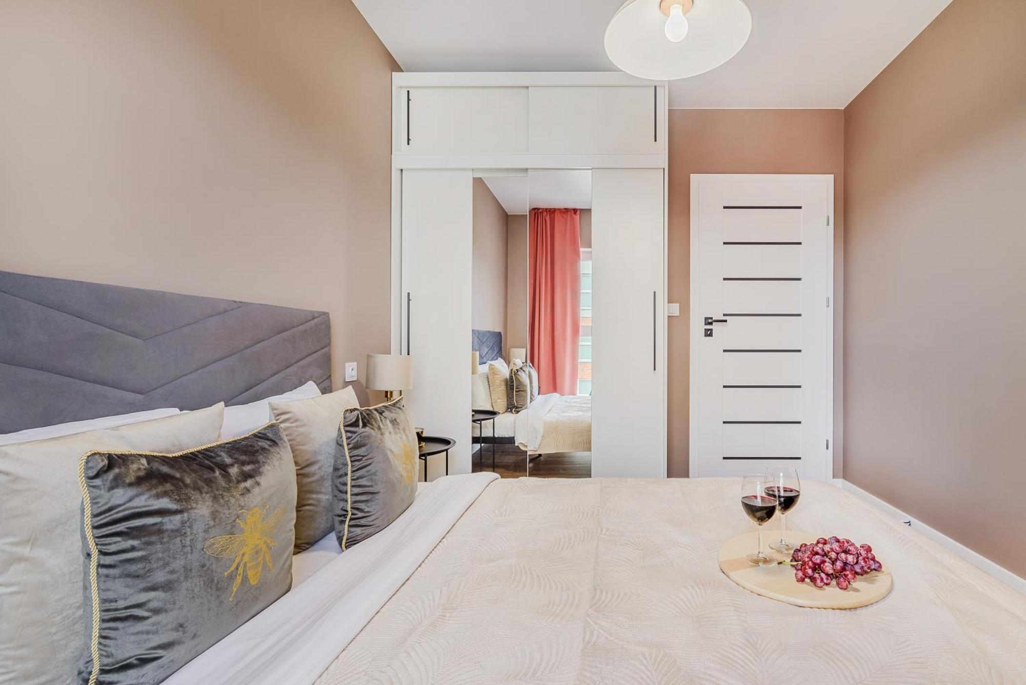 Lumina Luxury 3-Rooms Apartments With Parking Lodź Bagian luar foto