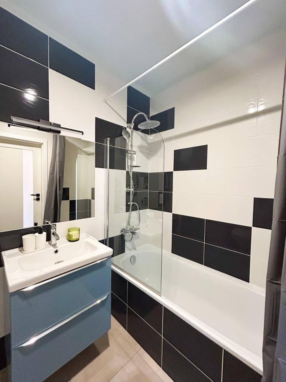 Lumina Luxury 3-Rooms Apartments With Parking Lodź Bagian luar foto